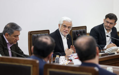 عارف: اجازه نمیدهیم با سفره مردم شوخی کنند/ ۴ راهبرد دولت برای بهبود معیشت مردم