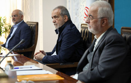 تاکید رئیس‌جمهور بر تلاش برای تغییر جدی سوخت خودروهای عمومی و خصوصی 