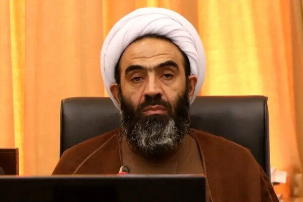 حسن روحانی یرکب الأمواج وسط مشاکل الناس؛ حناءه لم تعد ملونة