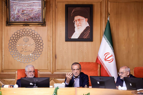 پزشکیان: با بگیر و ببند و اخراج، جامعه اصلاح نمی‌شود