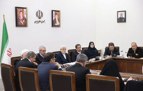 عارف: وضعیت بازار پول و سرمایه می‌تواند بهتر از شرایط فعلی شود