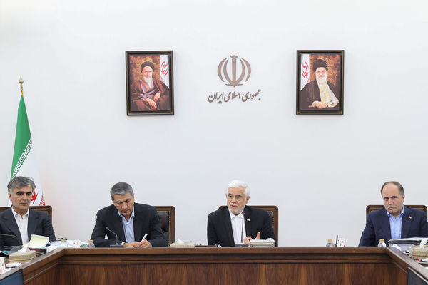 عارف: تم إنشاء تقسیم دولی دقیق للعمل لضرب الاقتصاد الإیرانی