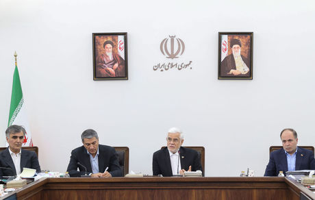 عارف: برای ثبات در بازار به دنبال ایجاد فضای امنیتی نیستیم