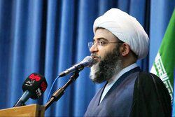 حجت‌الاسلام قمی: راویان ما خود روایتی غیورانه خلق می‌کنند
