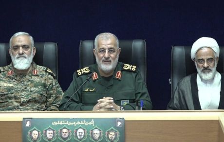 سرلشکر پاکپور: همه رزمندگان ما دستشان روی ماشه است
