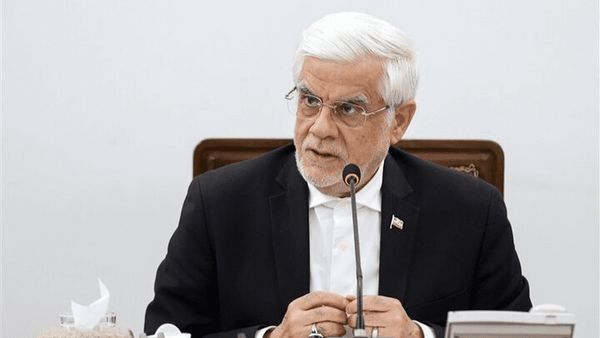 عارف: عوائد حاصل از مصوبه بنزین در قالب کالابرگ ارائه می‌شود