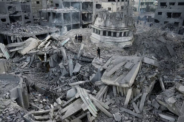 8,000 people are under the rubble in Gaza