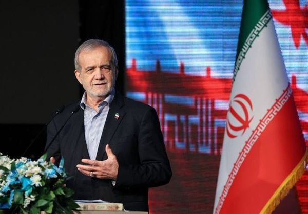 بزشکیان: تسعى الحکومة إلى إحداث تغییر جذری فی التعلیم