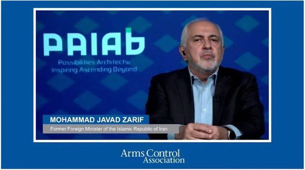 ظریف: مردم و مقامات ایران، برنامه هسته‌ای را از دریچه عزت می‌بینند