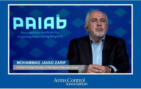 ظریف: مردم و مقامات ایران، برنامه هسته‌ای را از دریچه عزت می‌بینند