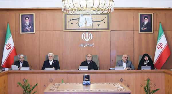 بزشکیان: لا ینبغی أن تدفعنا جهود العدو لخلق حالة من عدم الاستقرار إلى إهمال نقاط الضعف الداخلیة