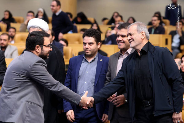 پزشکیان: نخبه کسی است که مشکلات جامعه را درک کرده و راه‌حل آن را بیابد