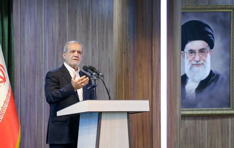 پزشکیان: مشکلات مردم باید با محوریت مساجد و ائمه جماعت رفع شود