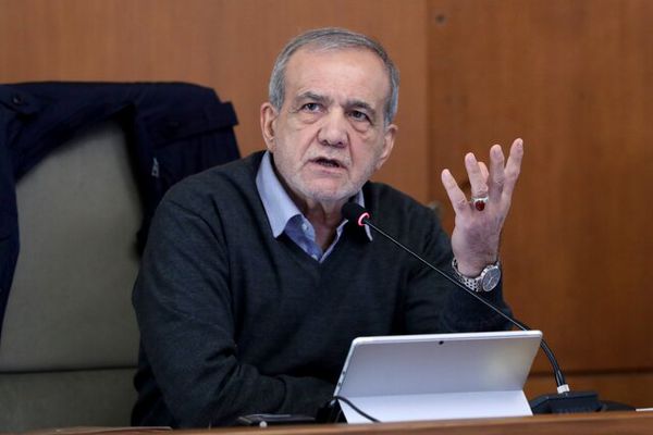 پزشکیان: جلوگیری از افزایش پرداختی مردم در درمان، خط قرمز ماست
