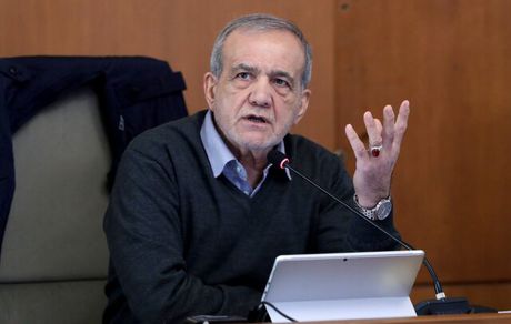 پزشکیان: جلوگیری از افزایش پرداختی مردم در درمان، خط قرمز ماست
