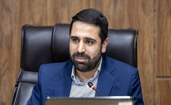 أغامیری: المجتمع یقضی فی المتوسط ​​3.6 ساعة یومیاً على الإنترنت