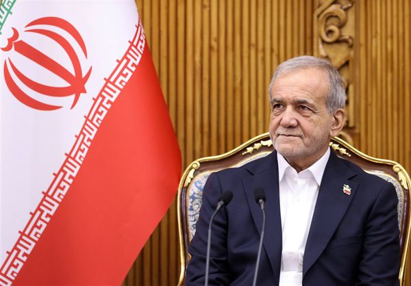 42 ممثلاً یحذرون بزشکیان من الدقة فی التصریحات الدولیة