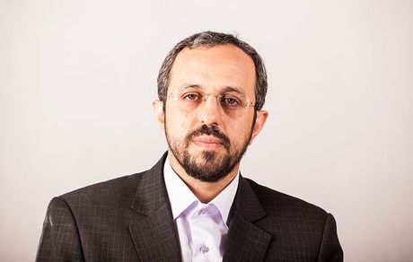 احدیان: هرکس بر مخالفت با وفاق اصرار کند راهش را از رهبری جدا کرده است
