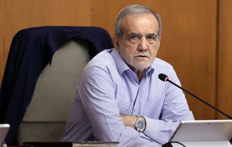 انتقاد پزشکیان از مخالفت و مقاومت مقابل اصلاح و کوچکسازی نظام اداری