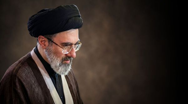 دفتر رهبر انقلاب: مطالب خارج از مراجع رسمی فاقد سندیت است
