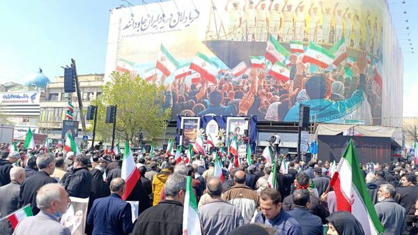 آغاز تشییع شهدای ناوشکن دنا و شهیدان لاریجانی و سلیمانی