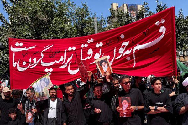 بیرق سرخی بیاور فصل خونخواهی است
