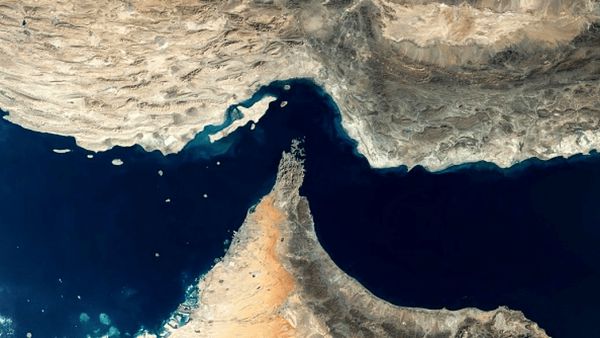 آغاز عبور کشتی های چینی از تنگه هرمز  از شب گذشته