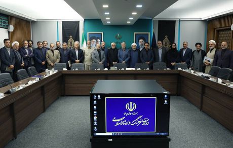 عارف: نگاه قیم مآبانه به مردم و اهل فرهنگ کنار گذاشته شود