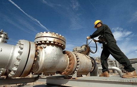 بلومبرگ: ذخایر نفت جهان به پایین‌ترین سطح از ۲۰۱۸ رسی