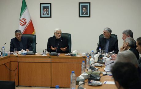 عارف: حل مسائل فرهنگی با بخشنامه پیش نمی‌رود
