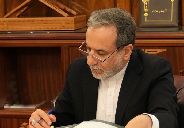 پیام تبریک عراقچی به شش فرمانده عالی رتبه در نیروهای مسلح