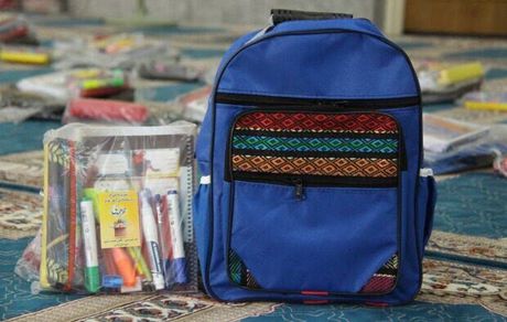 مرکز نیکوکاری بهشت ۱۱۰۰ بسته لوازم تحریر بین نیازمندان توزیع کرد
