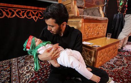برگزاری مراسم شیرخوارگان حسینی در حسینیه اعظم زنجان
